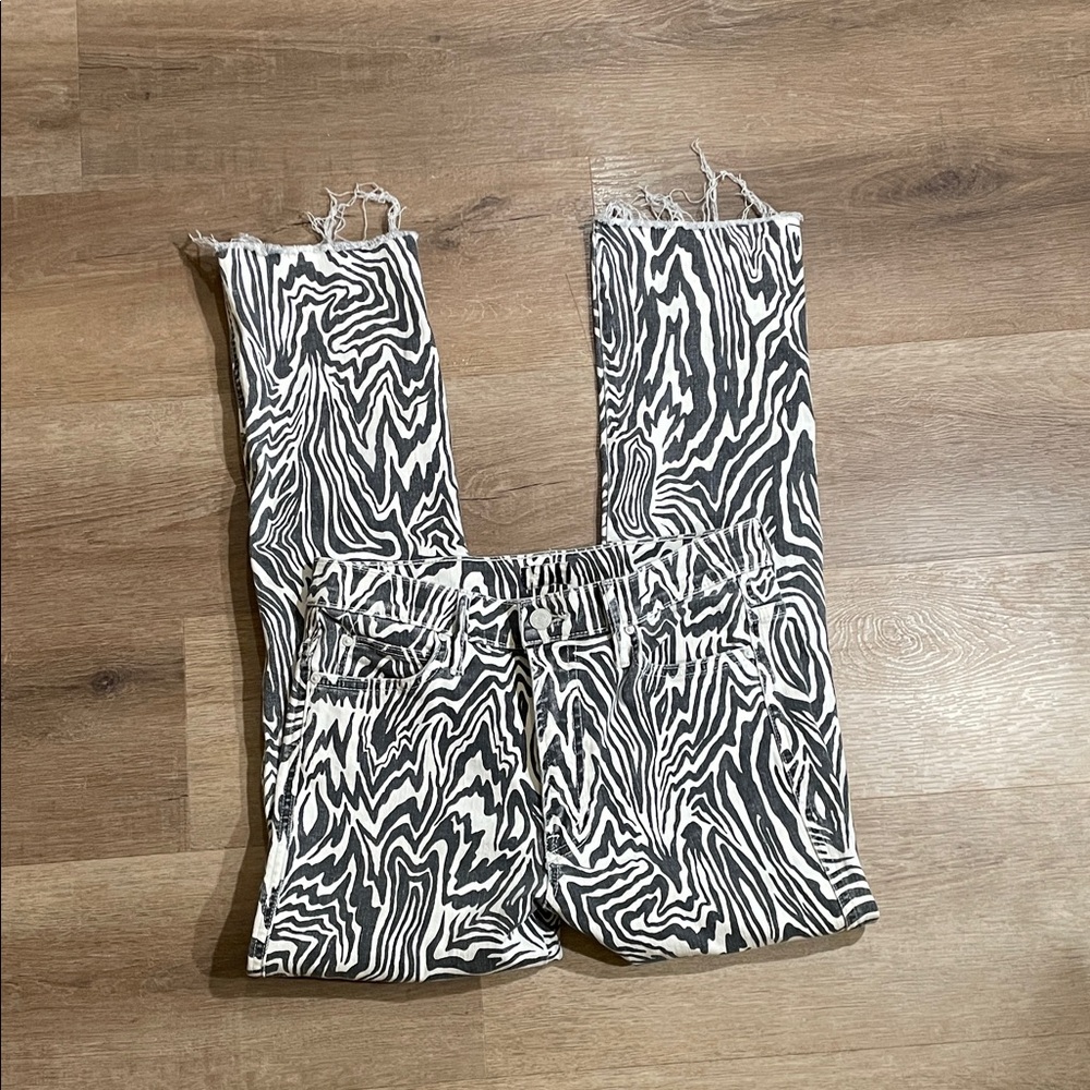 MOTHER High Waisted Rascal Ankle Frey in 'Hoofin It' White and Black Pattern - Picture 5 of 16